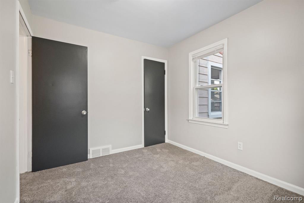 24924 Grove Avenue Eastpointe, MI 48021 - Photo 16 of 30 Gallery Image 16