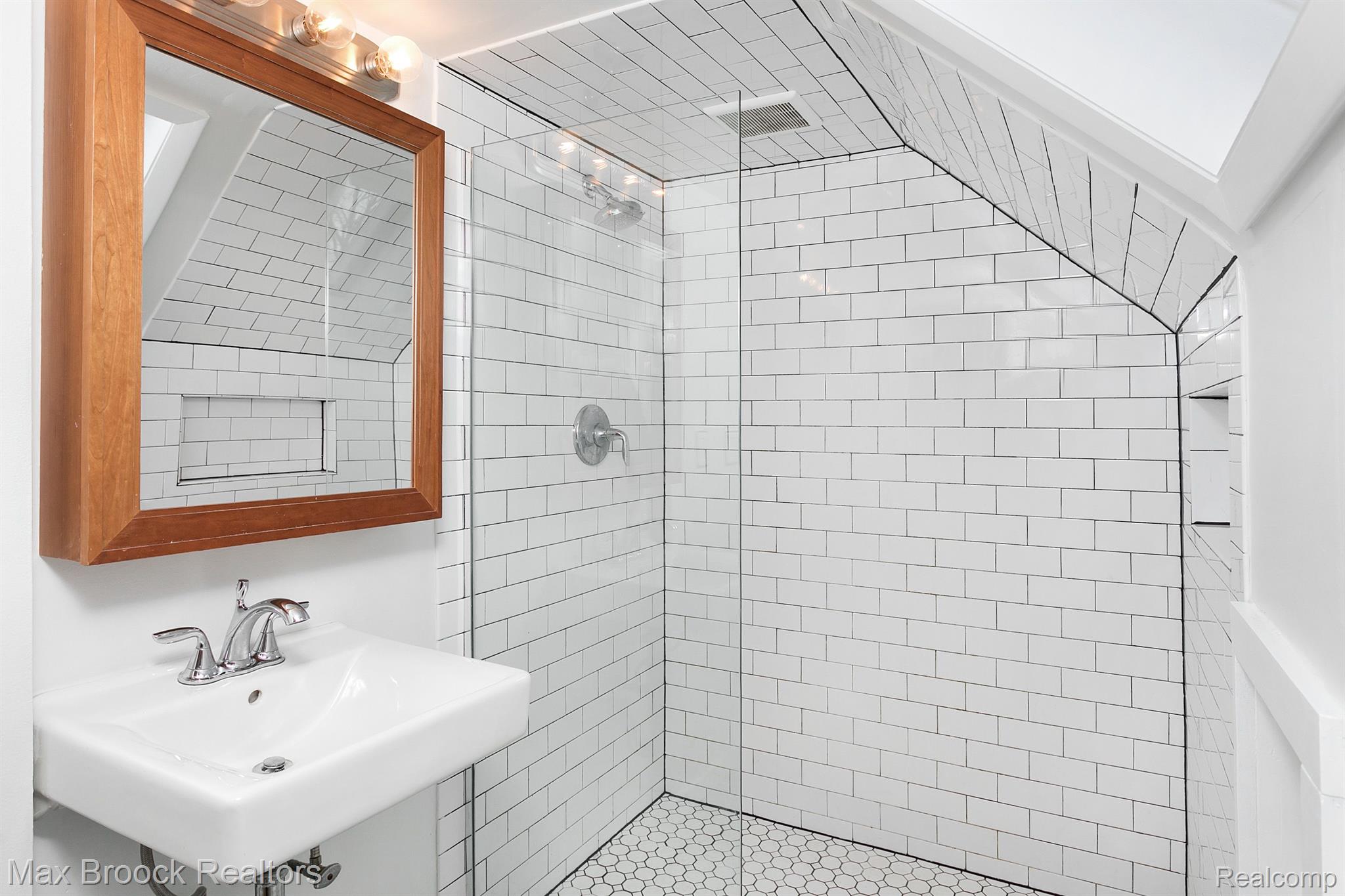 2456 Pembroke Road Birmingham, MI 48009 - Photo 17 of 24 Gallery Image 17