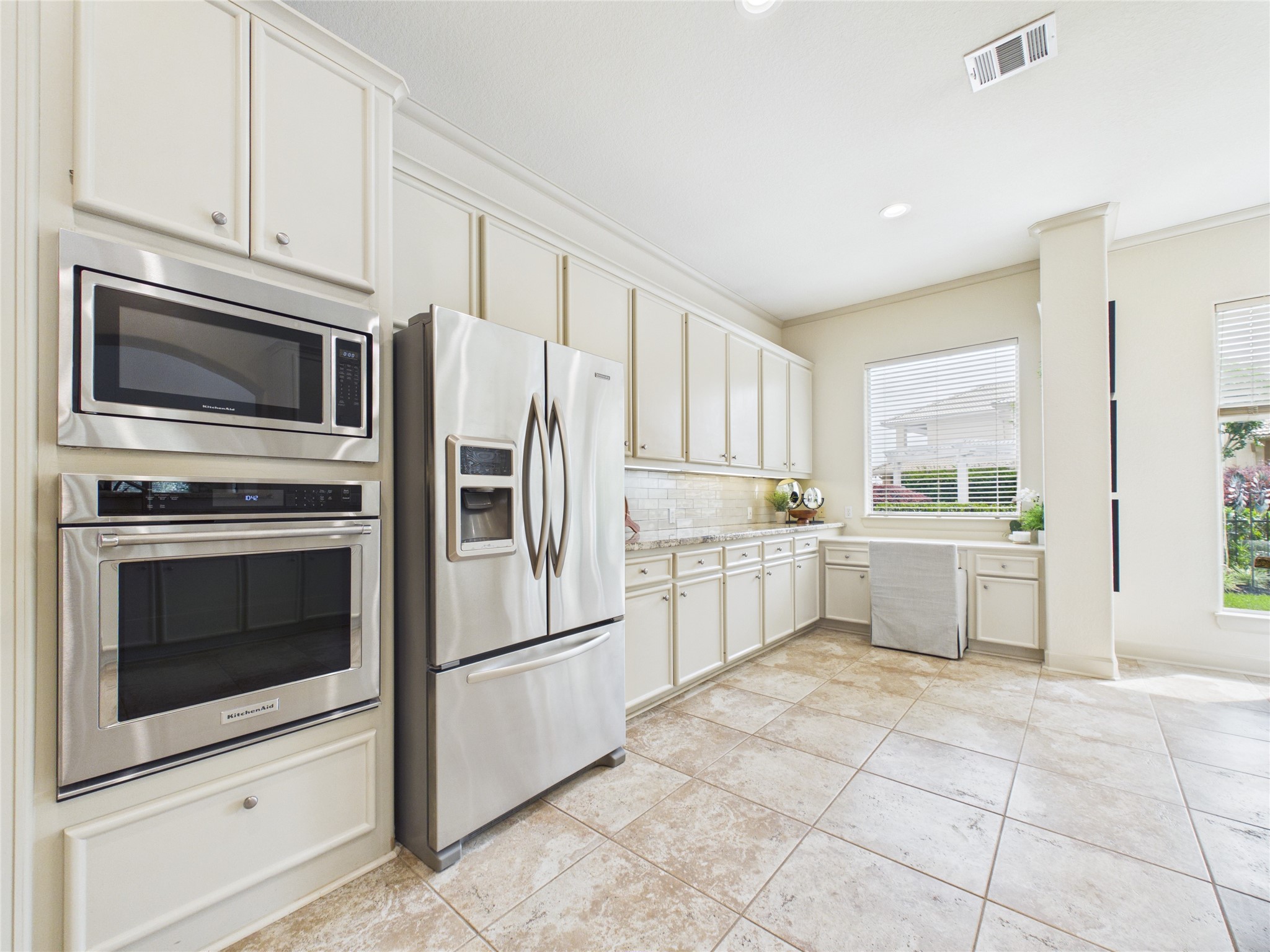 403 Harborside Way Kemah, TX 77565 - Photo 12 of 39 Notice the abundance of cabinetry, crown molding and steel appliances throughout this fabulous chef's kitchen