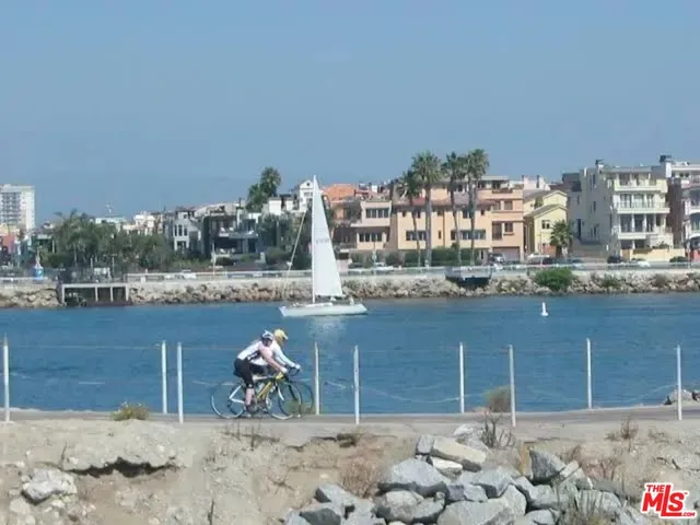 $1,950,000 | 8352 Zitola Terrace, Playa del Rey, CA 90293