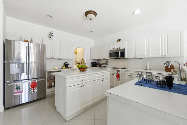 $1,100,000 | 15184 Southwest 20th Street, Miami, FL 33185