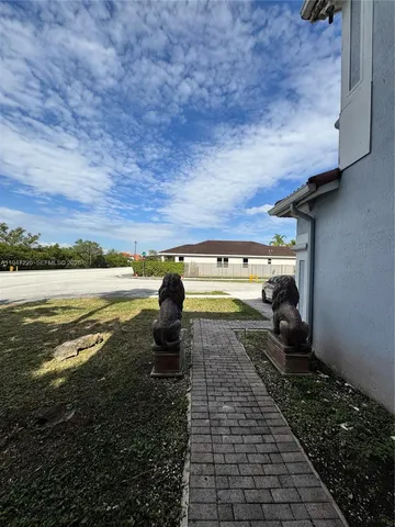 $1,100,000 | 15184 Southwest 20th Street, Miami, FL 33185