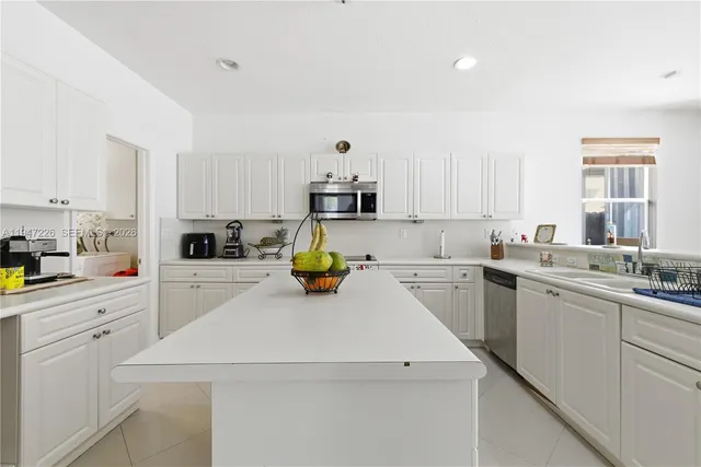 $1,100,000 | 15184 Southwest 20th Street, Miami, FL 33185