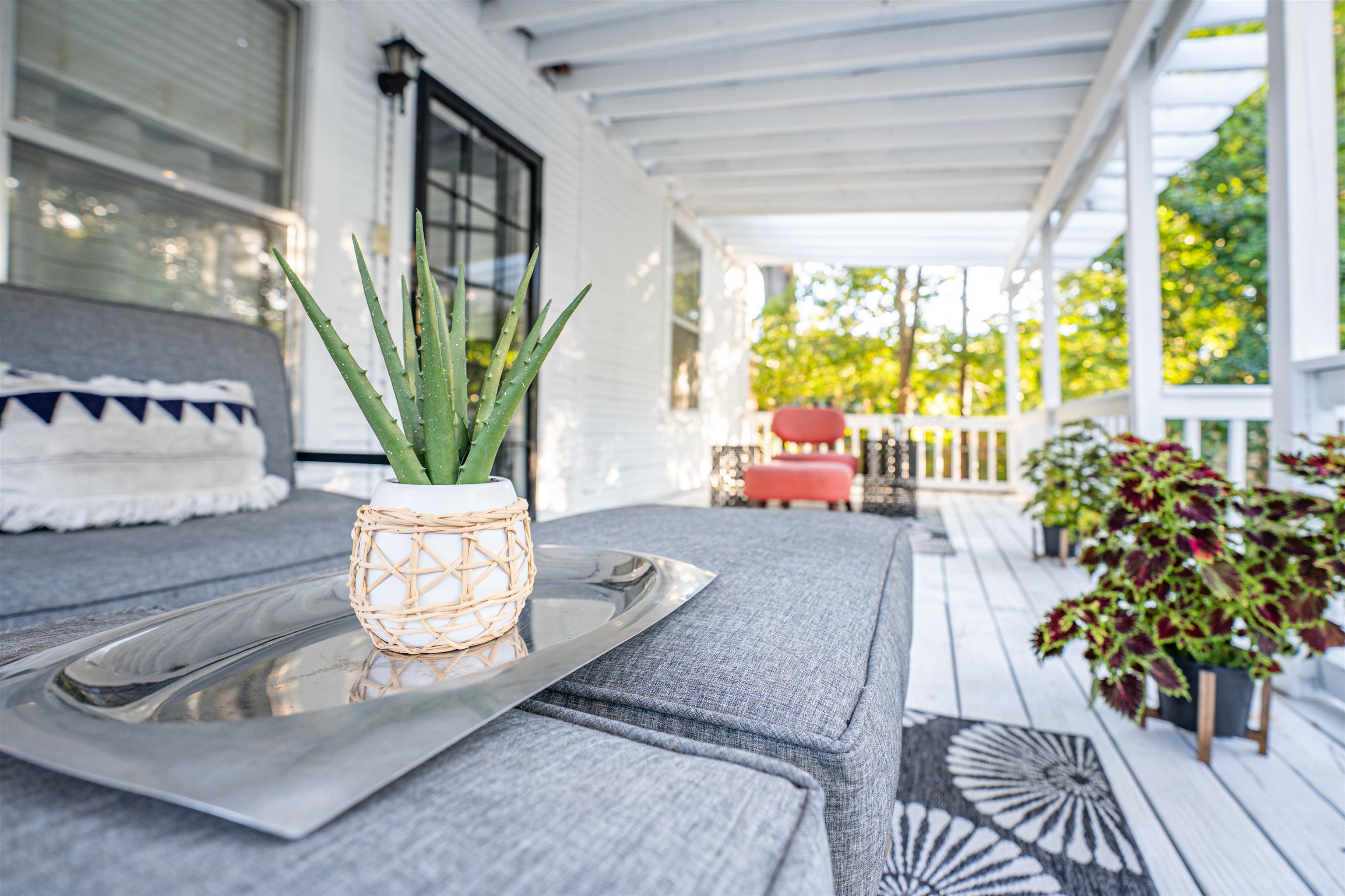 511 Ellsworth Street Memphis, TN 38111 - Photo 19 of 29 a living room filled with furniture