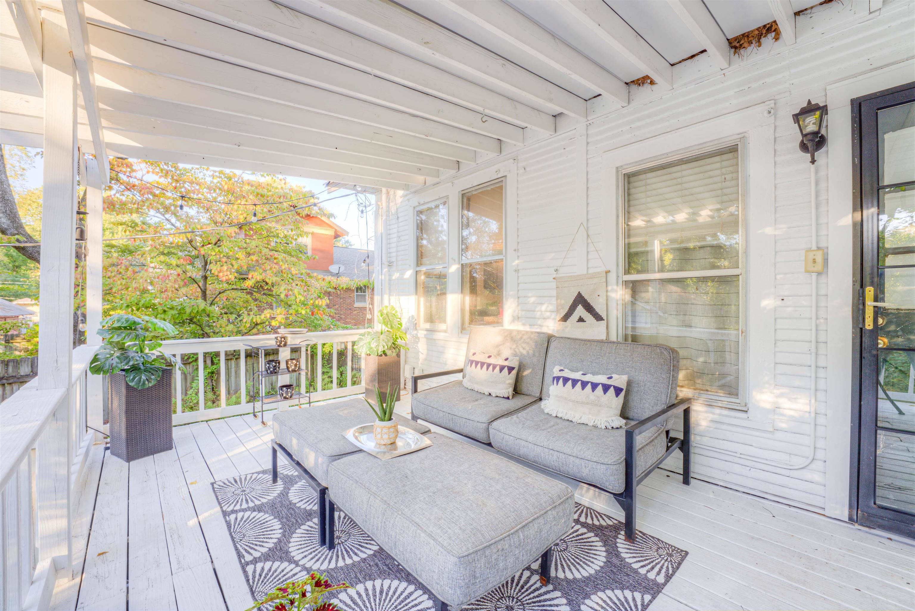 511 Ellsworth Street Memphis, TN 38111 - Photo 21 of 29 a living room with furniture and a window