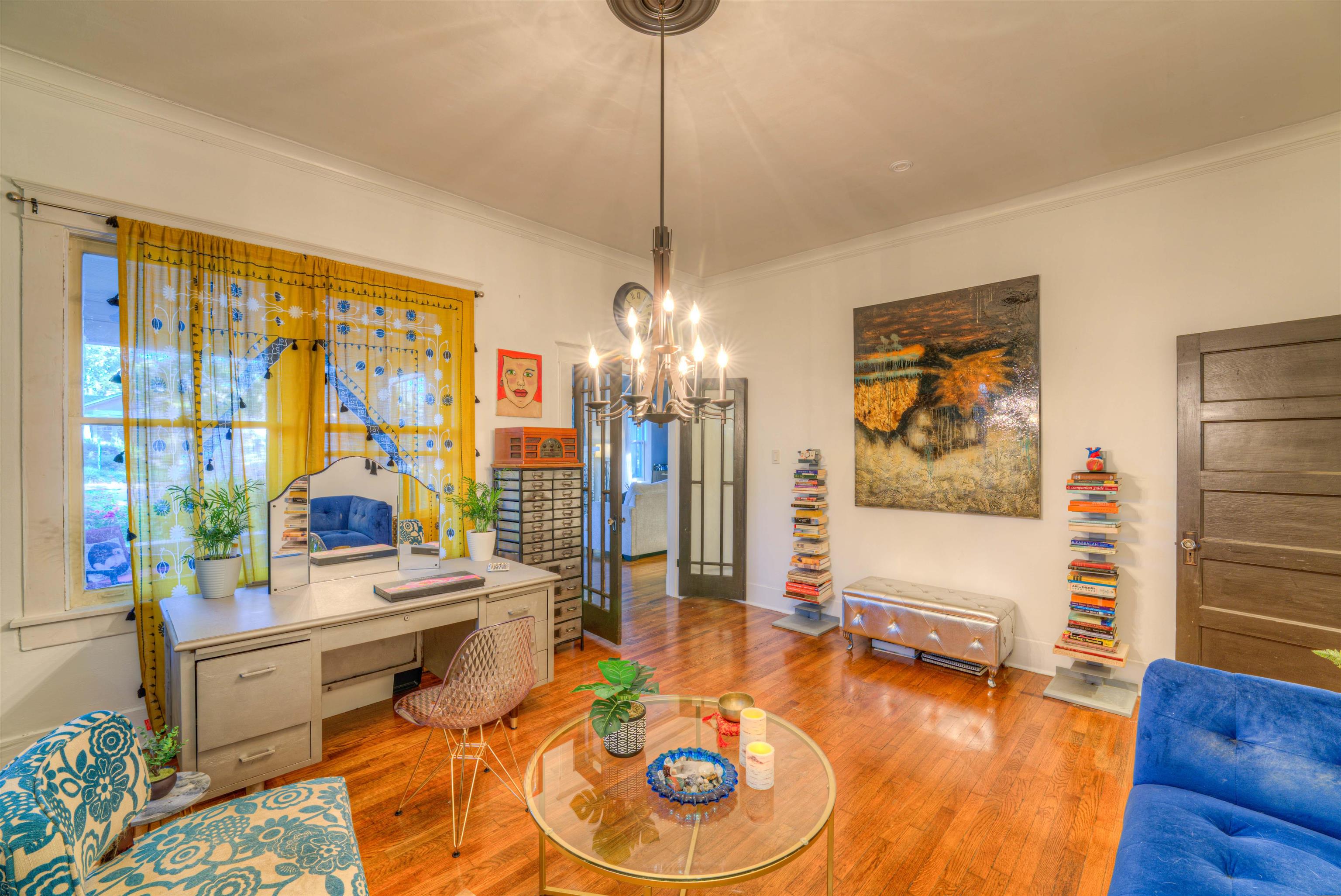 511 Ellsworth Street Memphis, TN 38111 - Photo 8 of 29 a living room with furniture and a chandelier