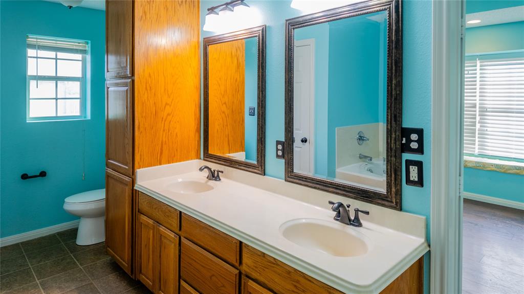 124 Topaz Circle Hewitt, TX 76643 - Photo 14 of 29 Bathroom featuring double vanity and a bath