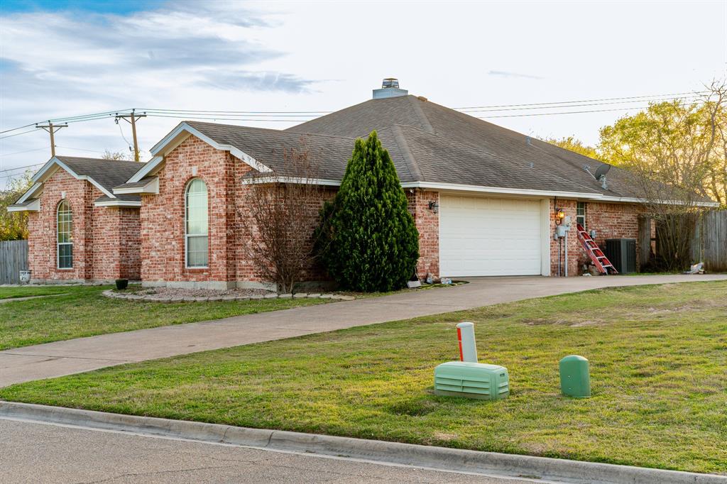 124 Topaz Circle Hewitt, TX 76643 - Photo 2 of 29