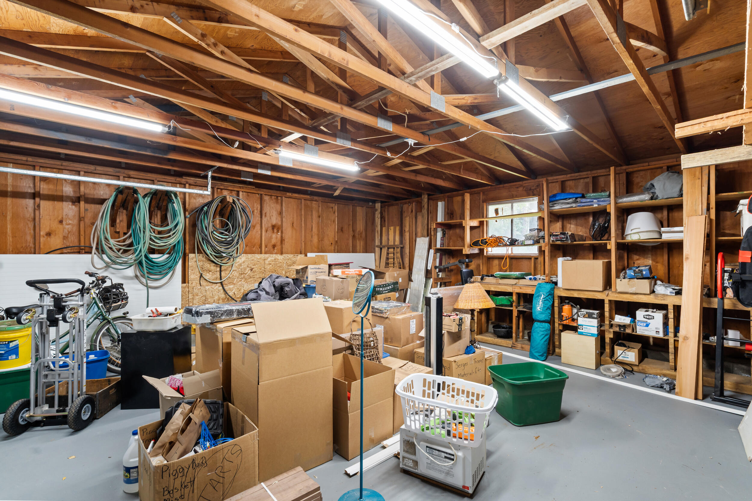 315 Queens Branch Road Rogue River, OR 97537 - Photo 24 of 42 Garage