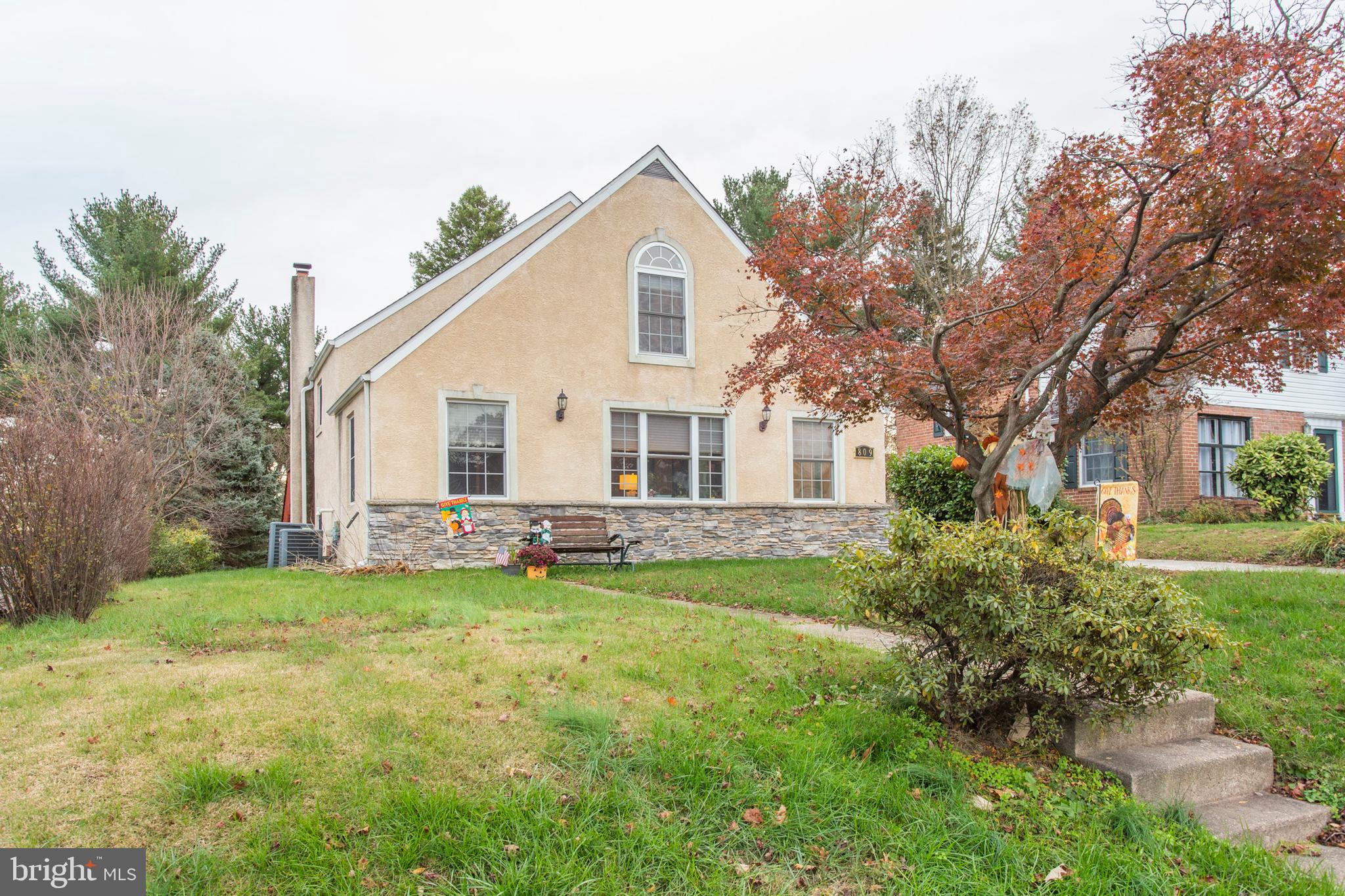 809 Inverness Lane Philadelphia, PA 19128 - Photo 2 of 43 Front View 2