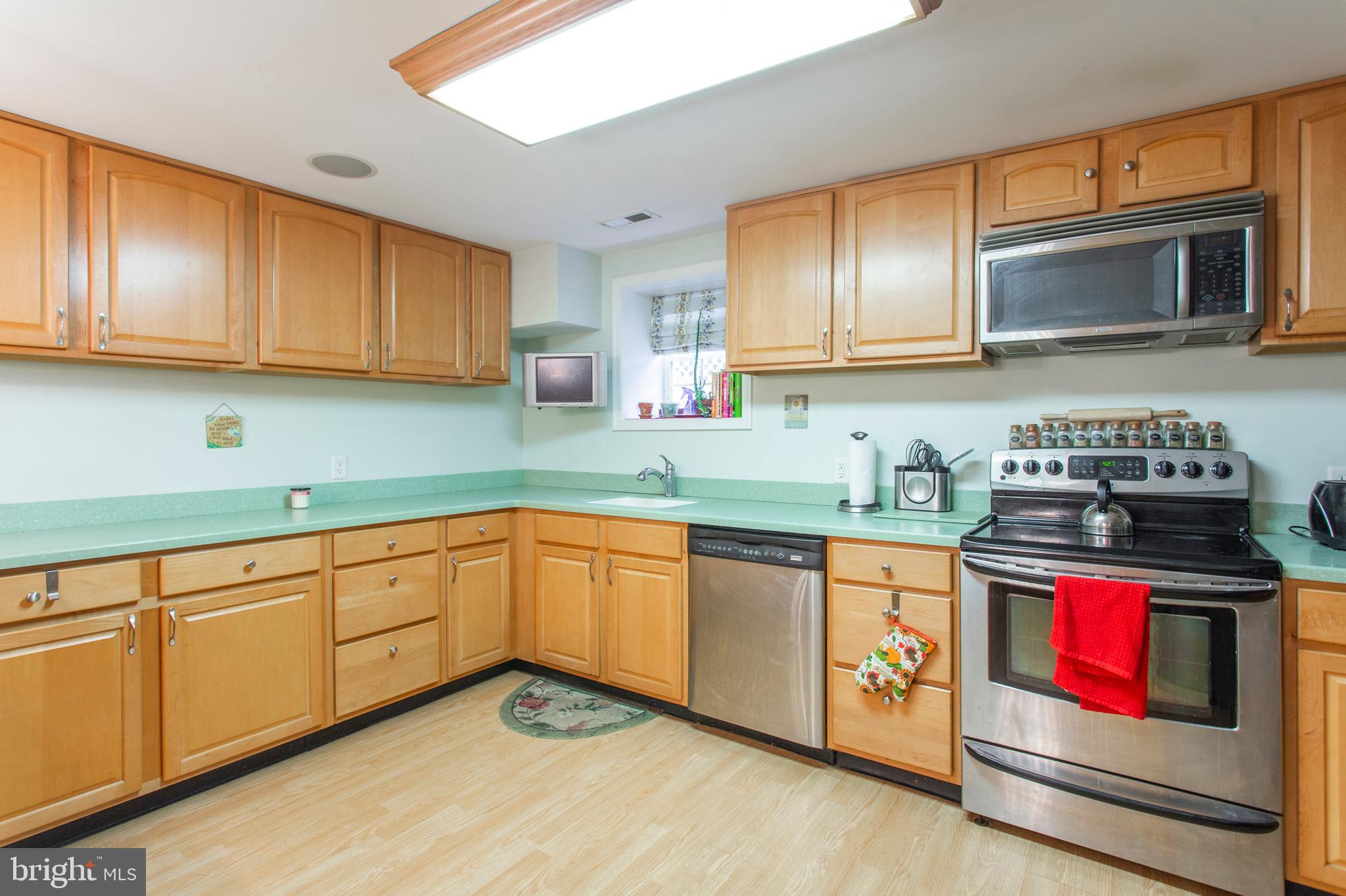 809 Inverness Lane Philadelphia, PA 19128 - Photo 13 of 43 Kitchen 1
