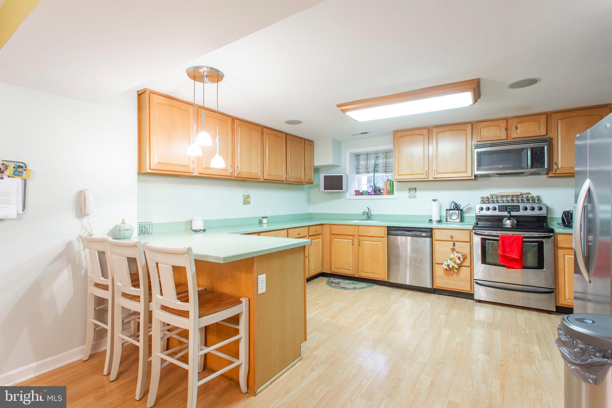 809 Inverness Lane Philadelphia, PA 19128 - Photo 17 of 43 Breakfast Bar