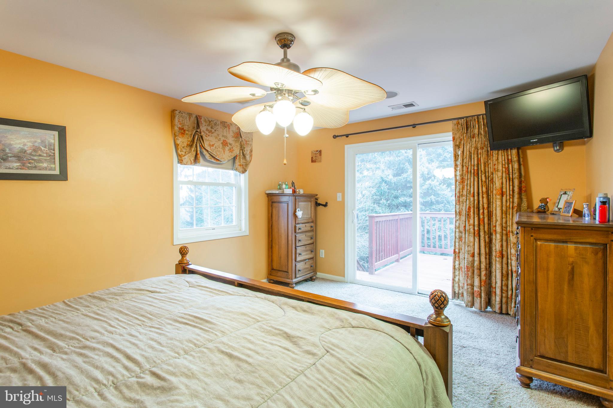 809 Inverness Lane Philadelphia, PA 19128 - Photo 20 of 43 Master, with Deck Access