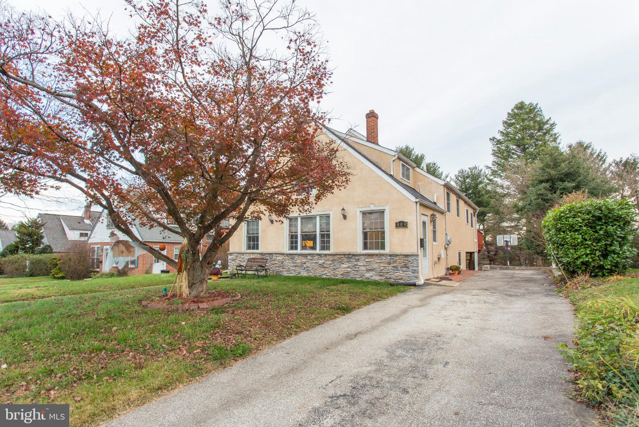809 Inverness Lane Philadelphia, PA 19128 - Photo 3 of 43 Front View 3