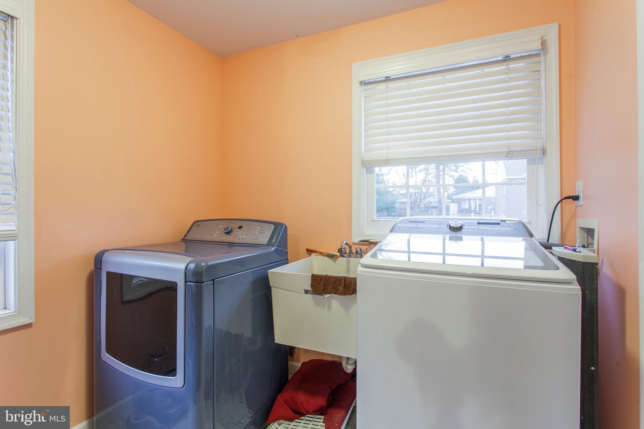 809 Inverness Lane Philadelphia, PA 19128 - Photo 23 of 43 Laundry