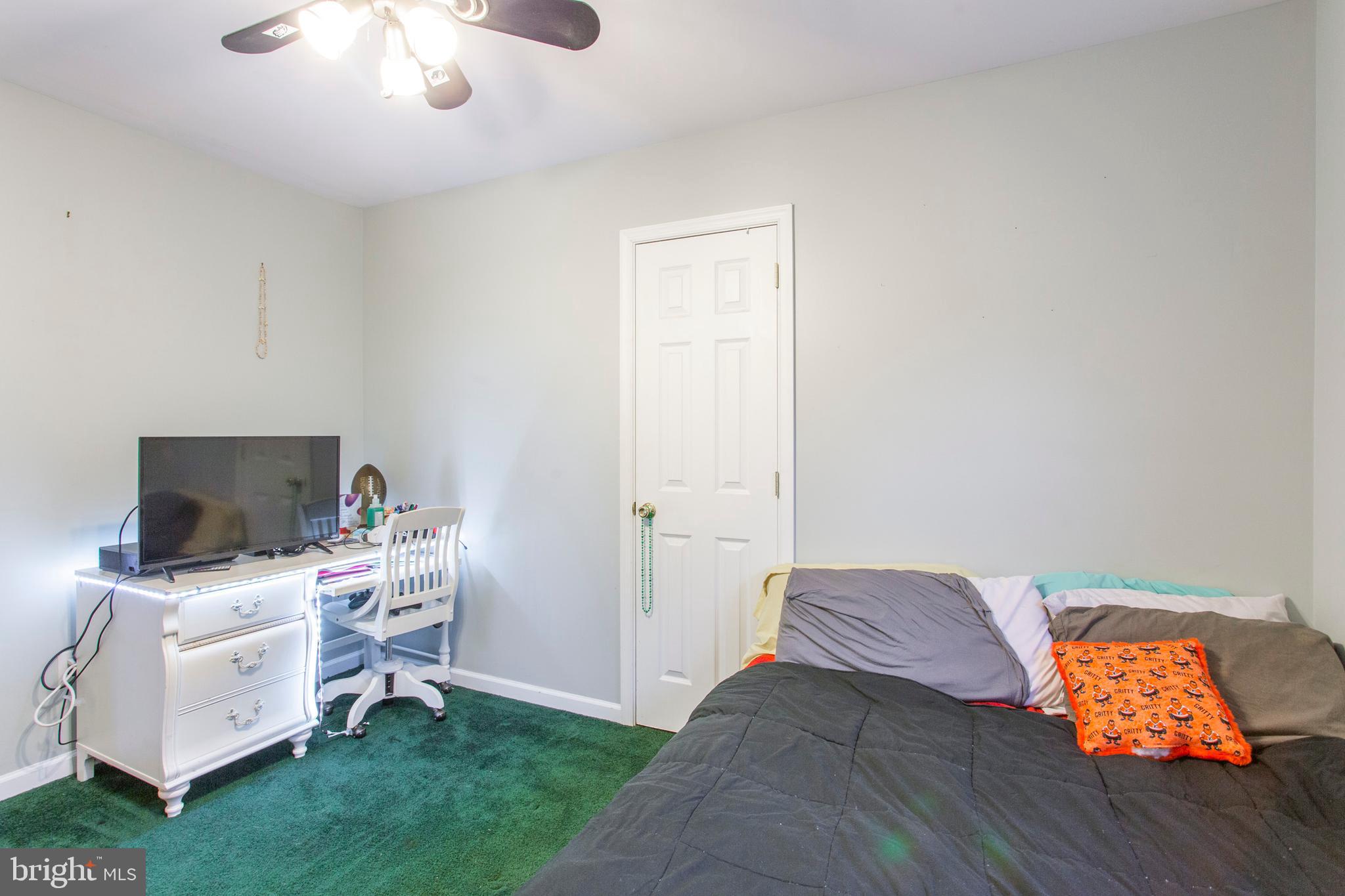 809 Inverness Lane Philadelphia, PA 19128 - Photo 27 of 43 3rd Bedroom