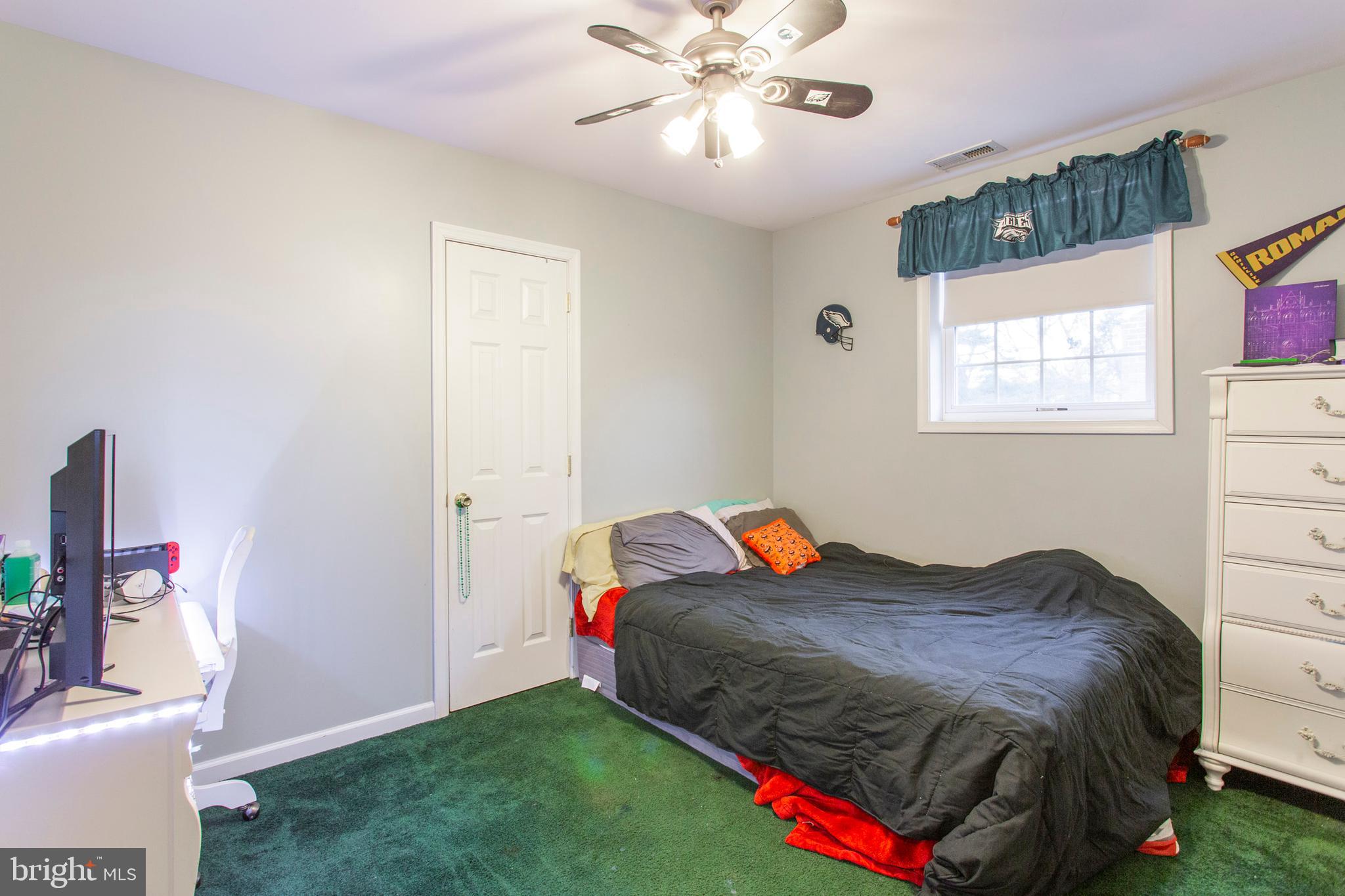 809 Inverness Lane Philadelphia, PA 19128 - Photo 28 of 43 3rd Bedroom