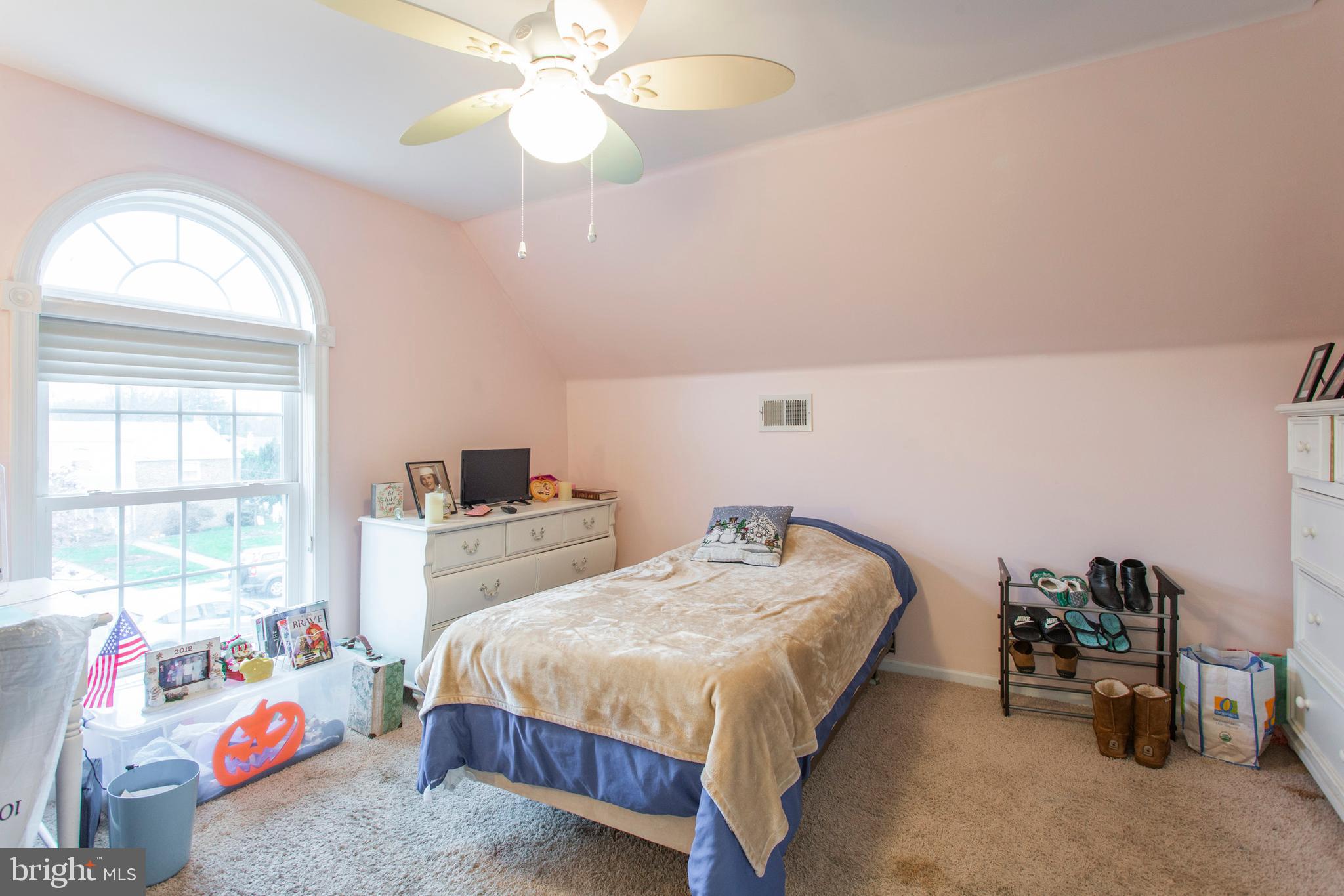 809 Inverness Lane Philadelphia, PA 19128 - Photo 29 of 43 4th Bedroom