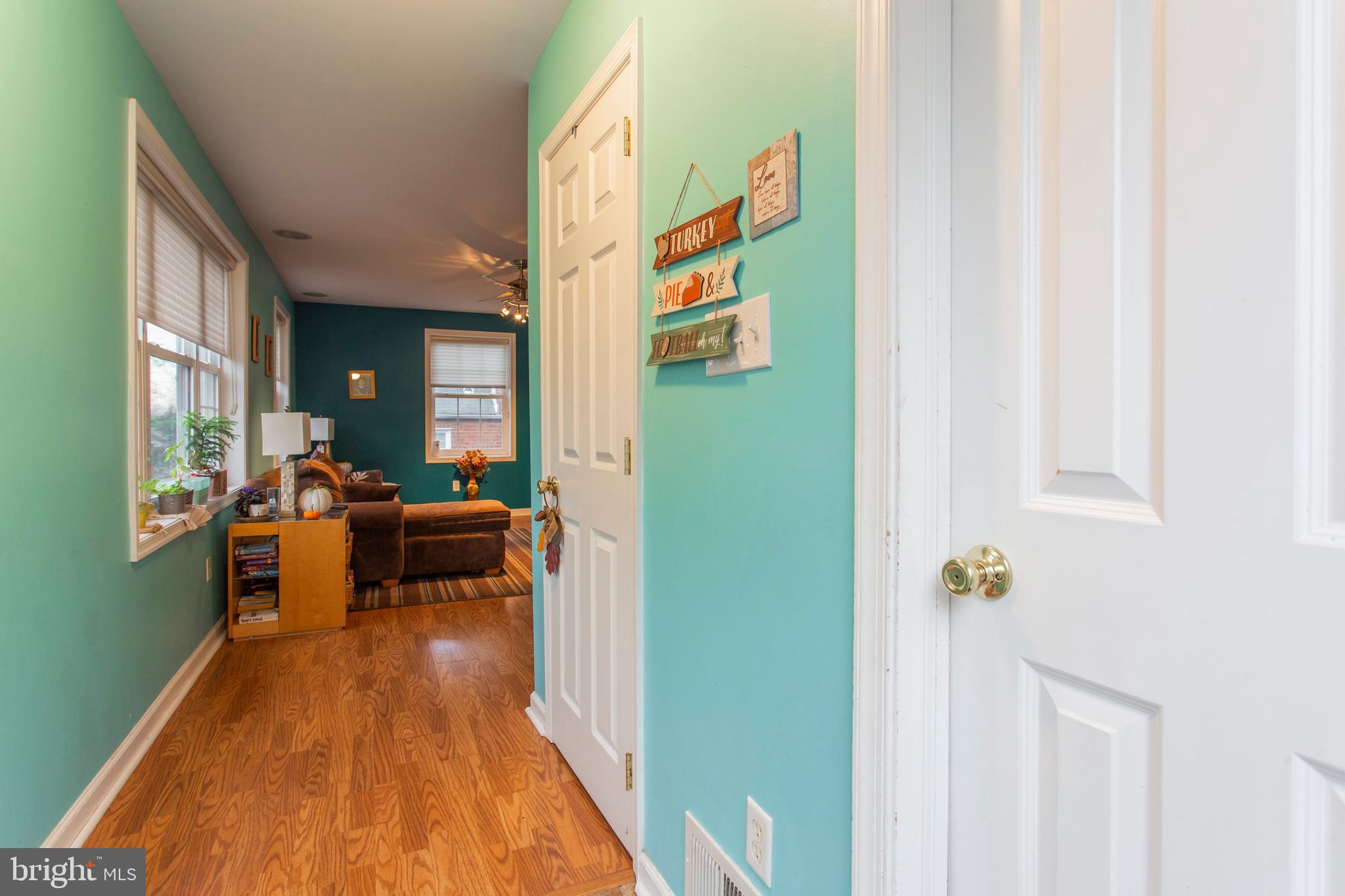 809 Inverness Lane Philadelphia, PA 19128 - Photo 5 of 43 Entrance
