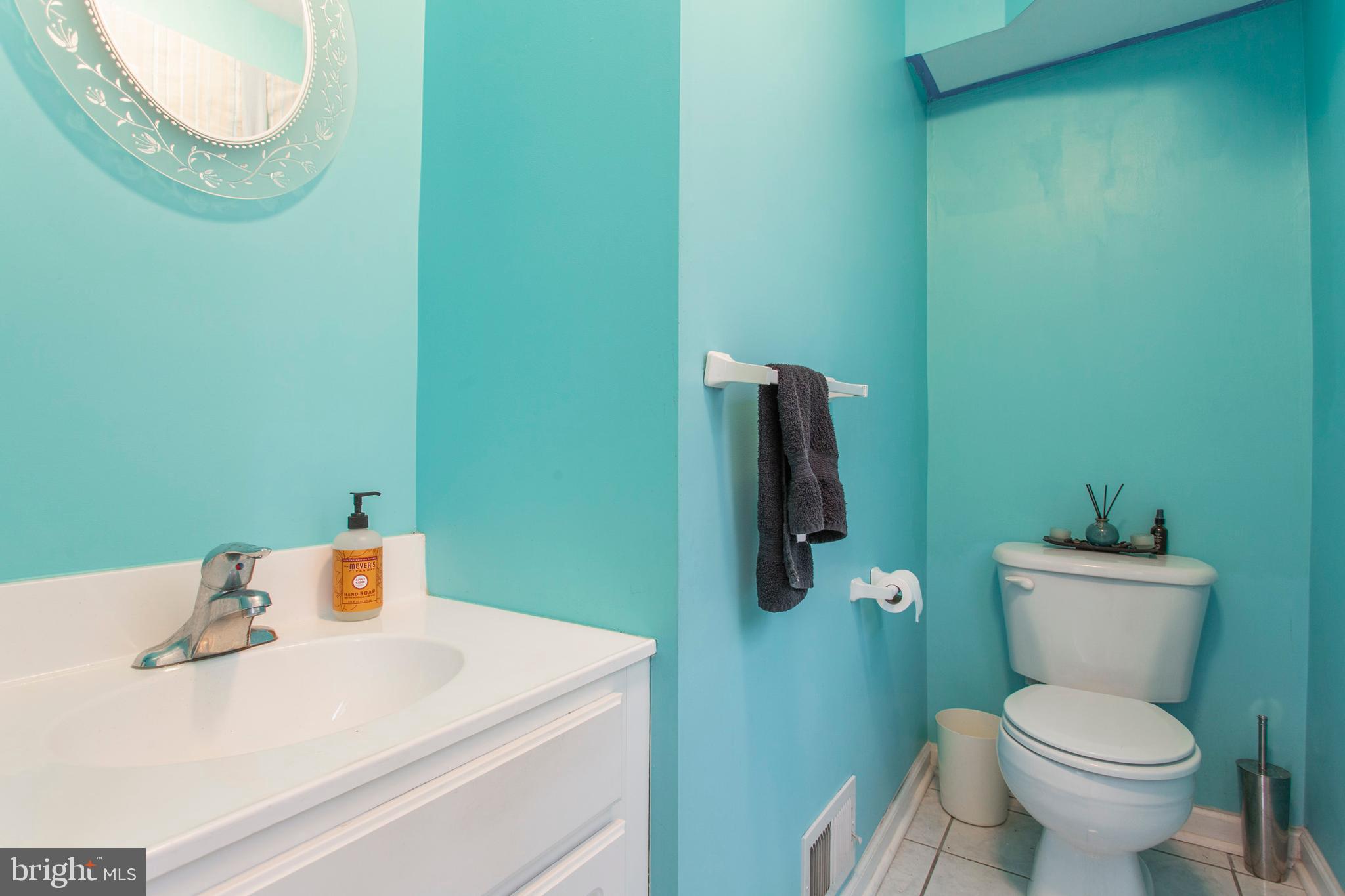 809 Inverness Lane Philadelphia, PA 19128 - Photo 6 of 43 1/2 Bath 1st floor