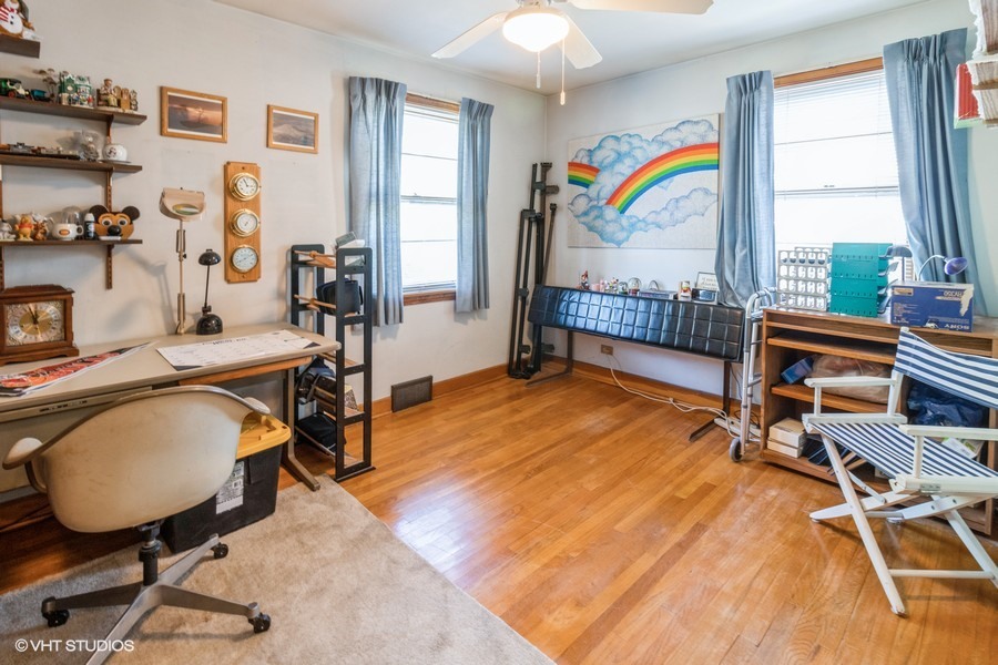233 High Ridge Road Hillside, IL 60162 - Photo 7 of 10 a room with musical instruments