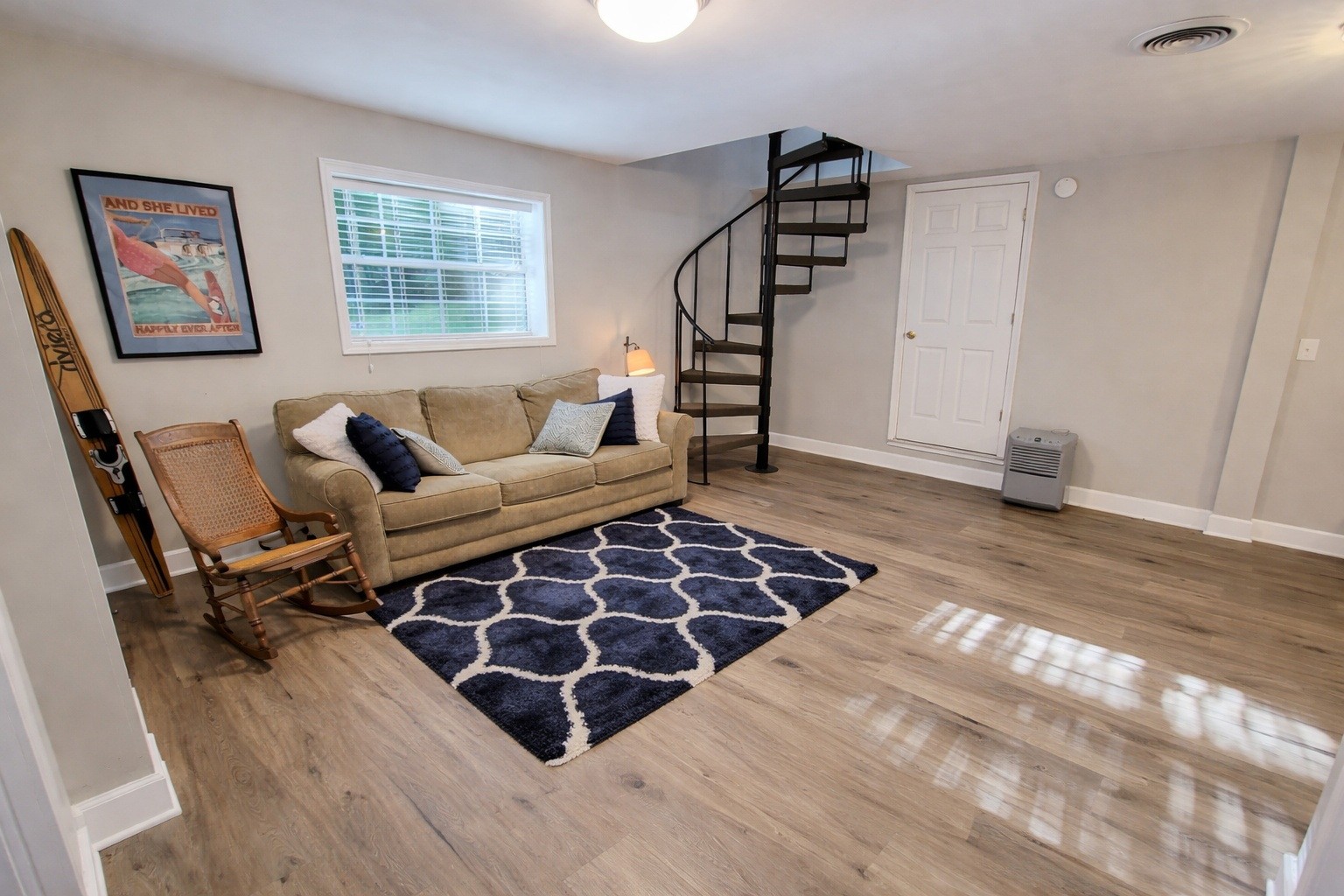 1377 4 Seasons Road Smithville, TN 37166 - Photo 7 of 16 a living room with furniture a rug and a window