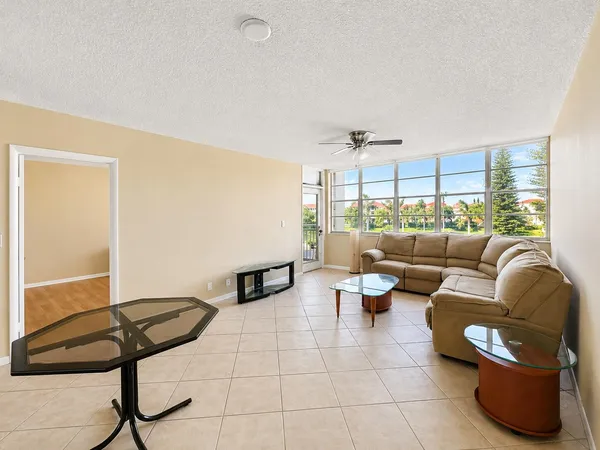 $1,450 | 2025 Northeast 164th Street, Unit 305, North Miami Beach, FL 33162