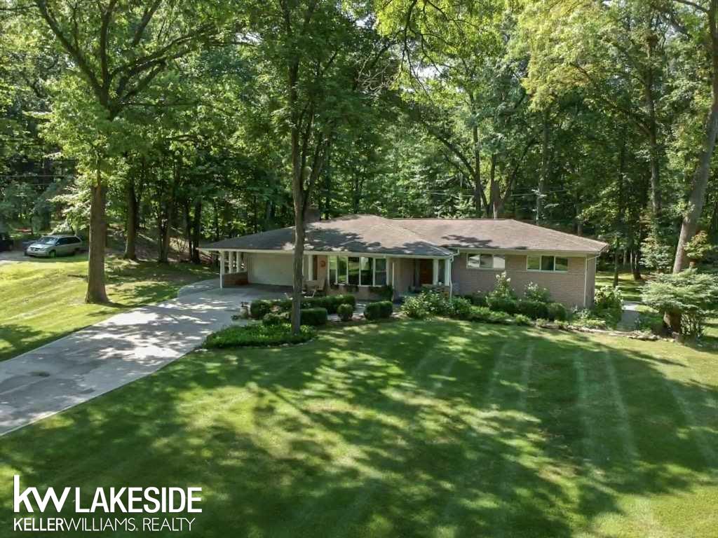 1294 Concord Road Rochester, MI 48309 - Photo 56 of 58 31390829-55.JPG