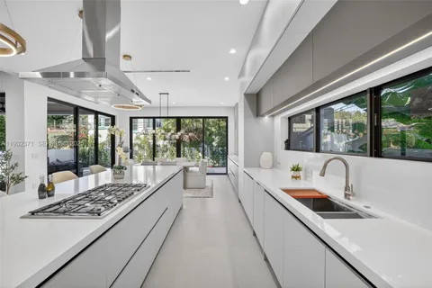 $3,150,000 | 1013 Southeast 9th Street, Fort Lauderdale, FL 33316