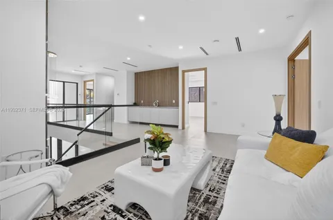 $3,150,000 | 1013 Southeast 9th Street, Fort Lauderdale, FL 33316