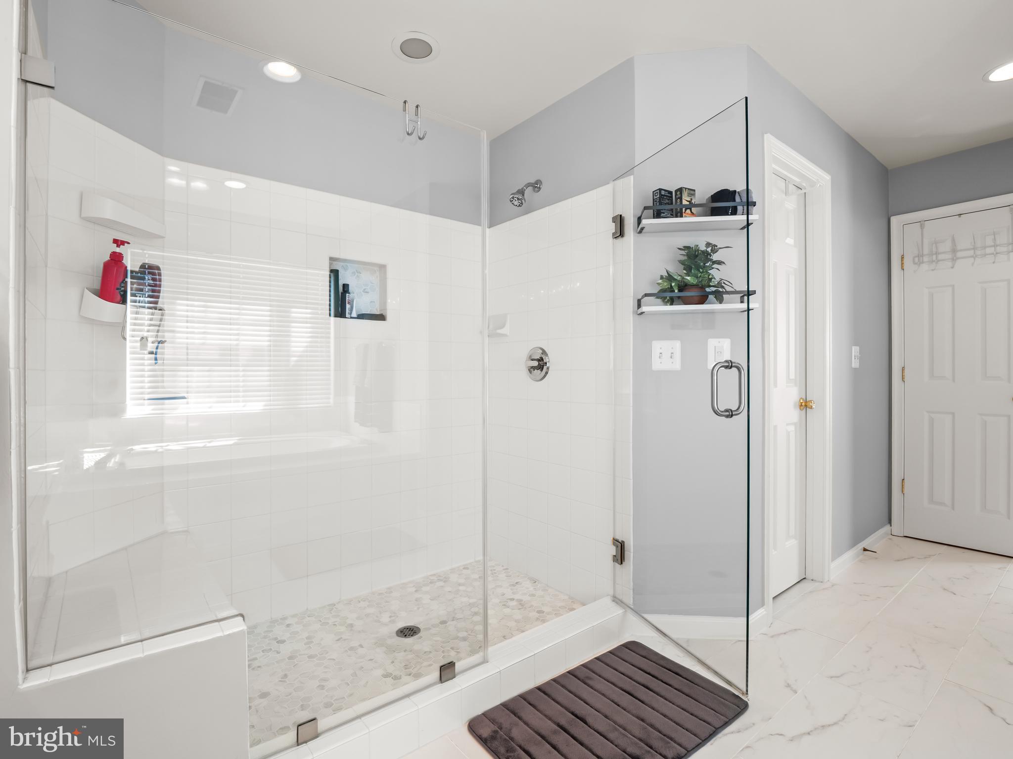 7236 Lyndam Hill Circle Lorton, VA 22079 - Photo 38 of 59 Seamless shower