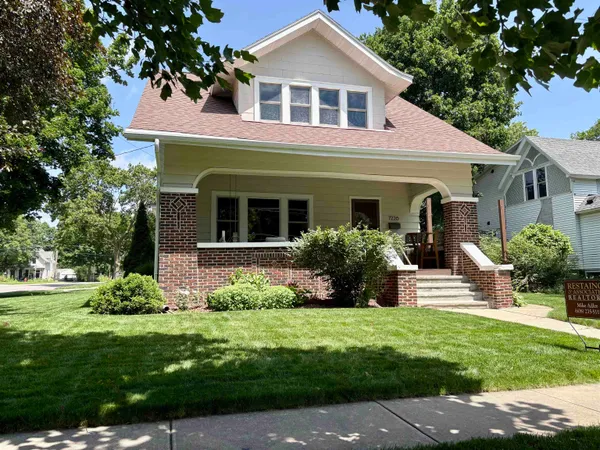 $899,900 | 7226 Hubbard Avenue, Middleton, WI 53562