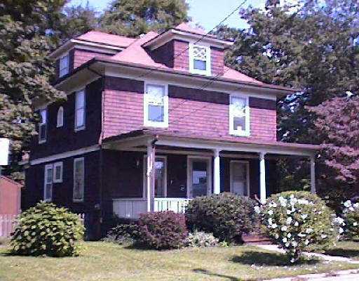 20 Brookfield Road East Providence, RI 02915 - Photo 1 of 2 Exterior Front.