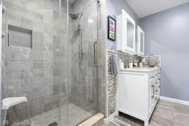 $539,900 | 3829 Waycross Drive, Columbus, IN 47203