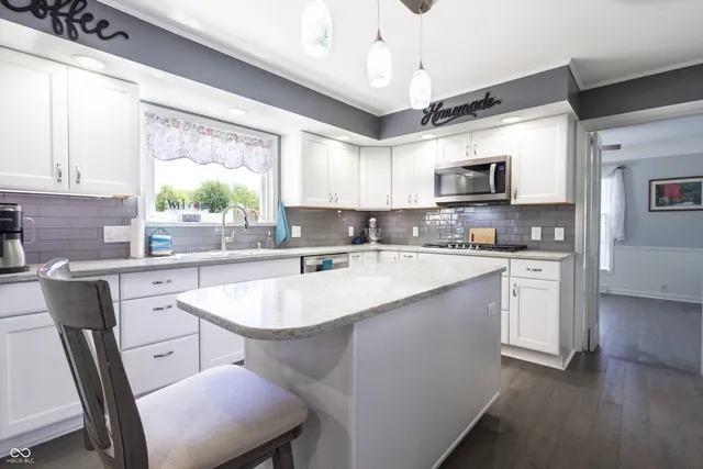 $539,900 | 3829 Waycross Drive, Columbus, IN 47203