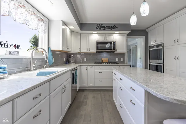 $539,900 | 3829 Waycross Drive, Columbus, IN 47203