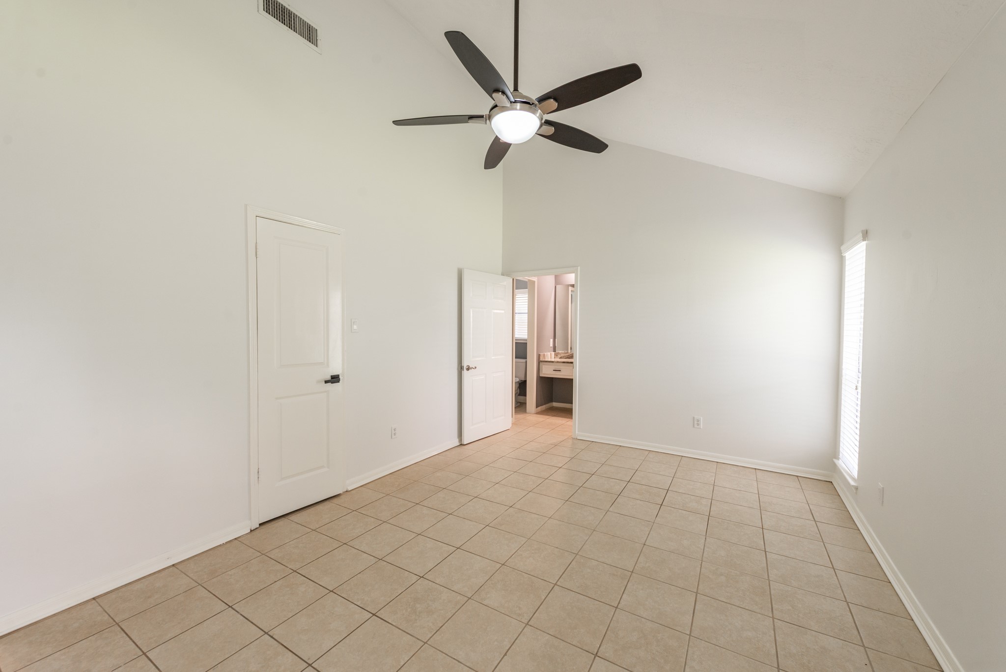 1022 White Sands Road Katy, TX 77450 - Photo 15 of 27 Primary bedroom with vaulted ceilings and walk-in closet.