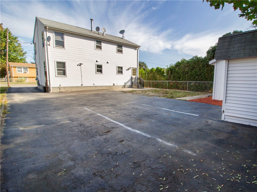 124 Prentice Avenue Pawtucket, RI 02860 - Photo 3 of 31