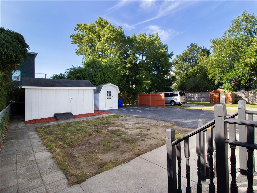 124 Prentice Avenue Pawtucket, RI 02860 - Photo 4 of 31