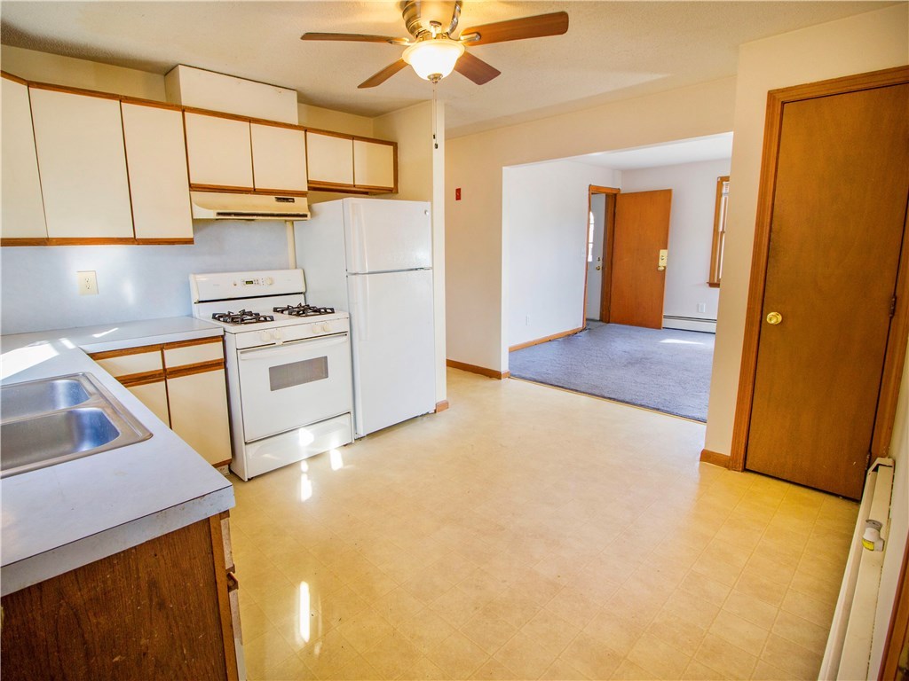 124 Prentice Avenue Pawtucket, RI 02860 - Photo 9 of 31