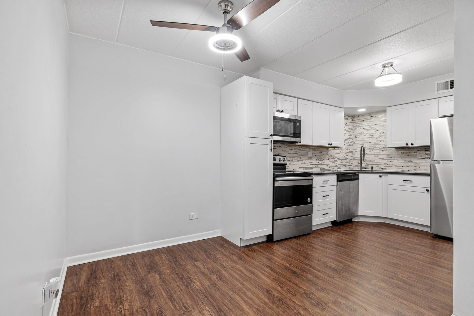 491 Timber Ridge Drive, Unit 104 Carol Stream, IL 60188 - Photo 4 of 13 Gallery Image 4