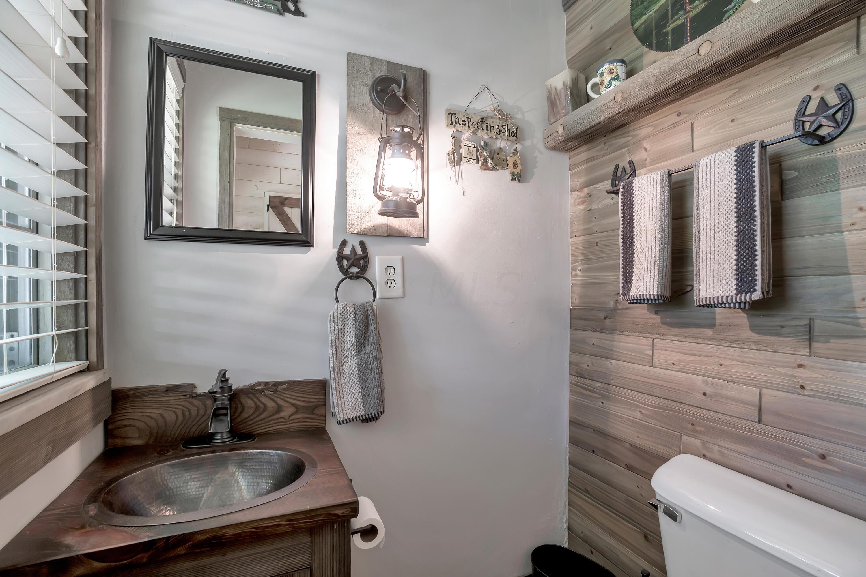 3939 Clotts Road Columbus, OH 43230 - Photo 23 of 50 Half Bath
