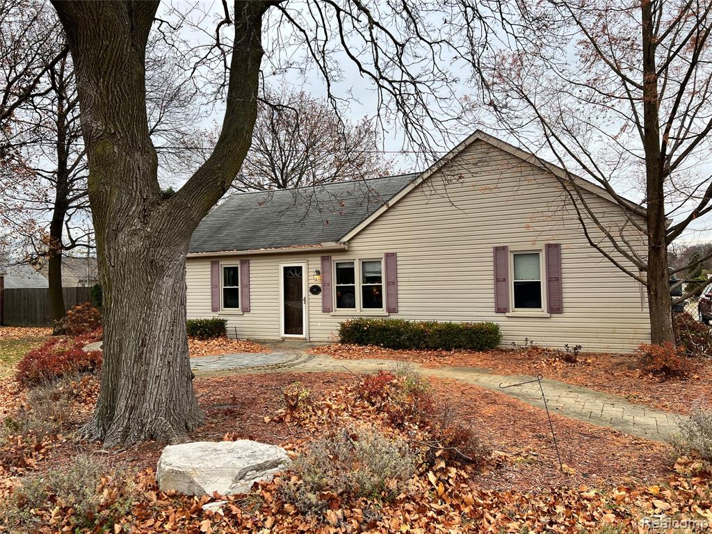 496 East Avon Road Rochester Hills, MI 48307 - Photo 2 of 34