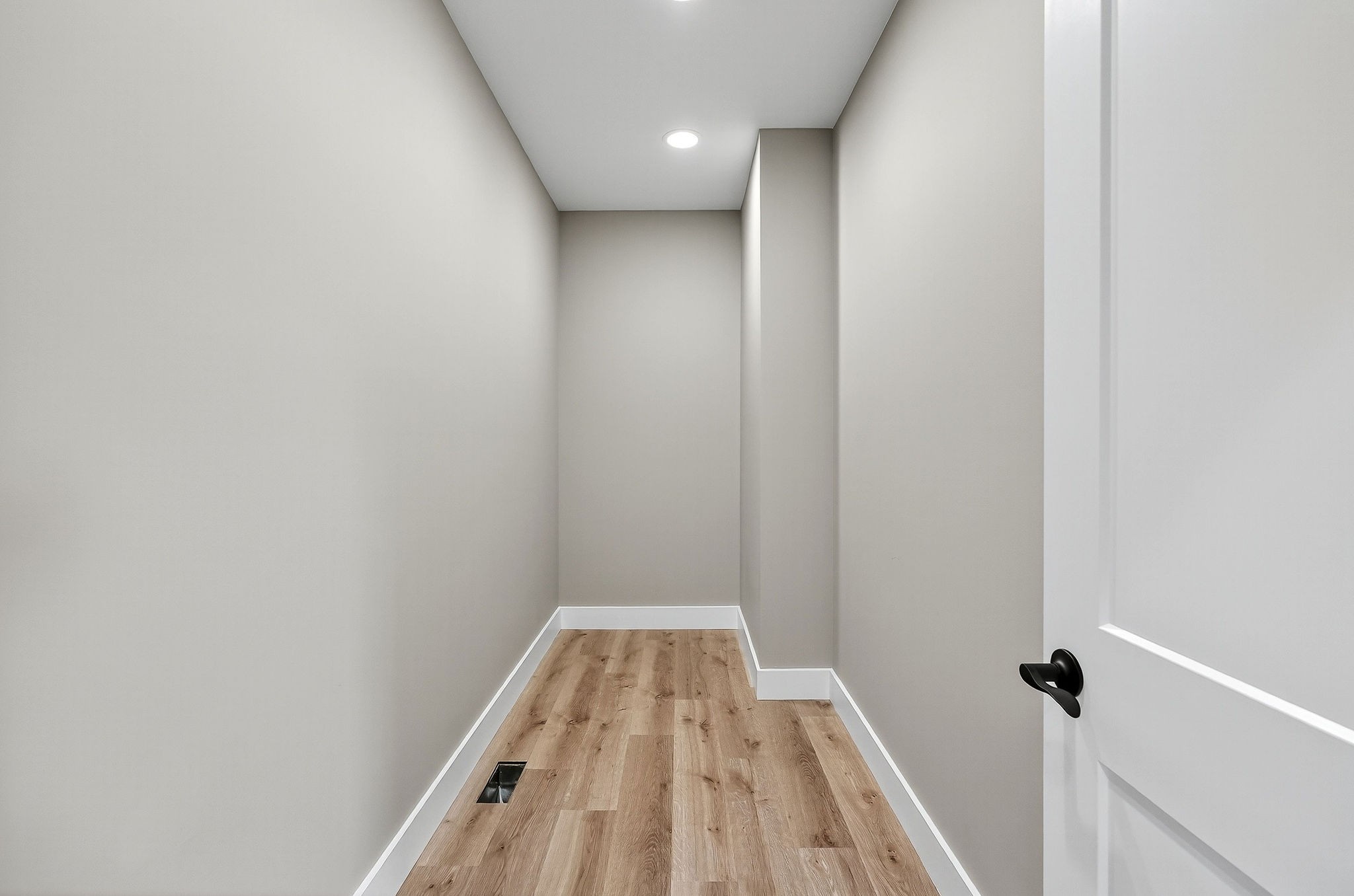 136 East McCormick Road Livingston, TN 38570 - Photo 20 of 29 a view of a room with wooden floor and shower