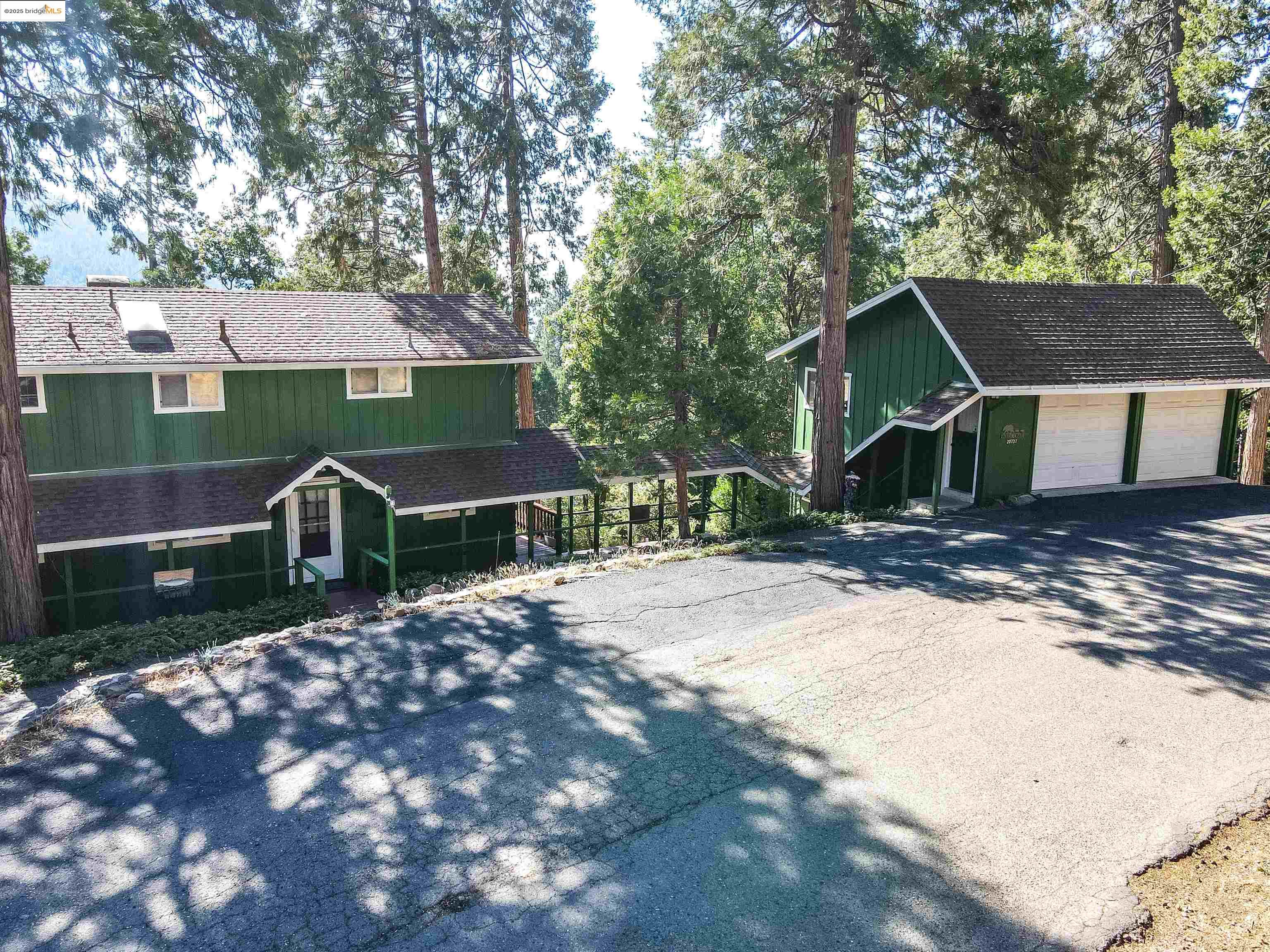 20737 Muheli Road Mi Wuk Village, CA 95346 - Photo 2 of 40 a front view of a house with a yard