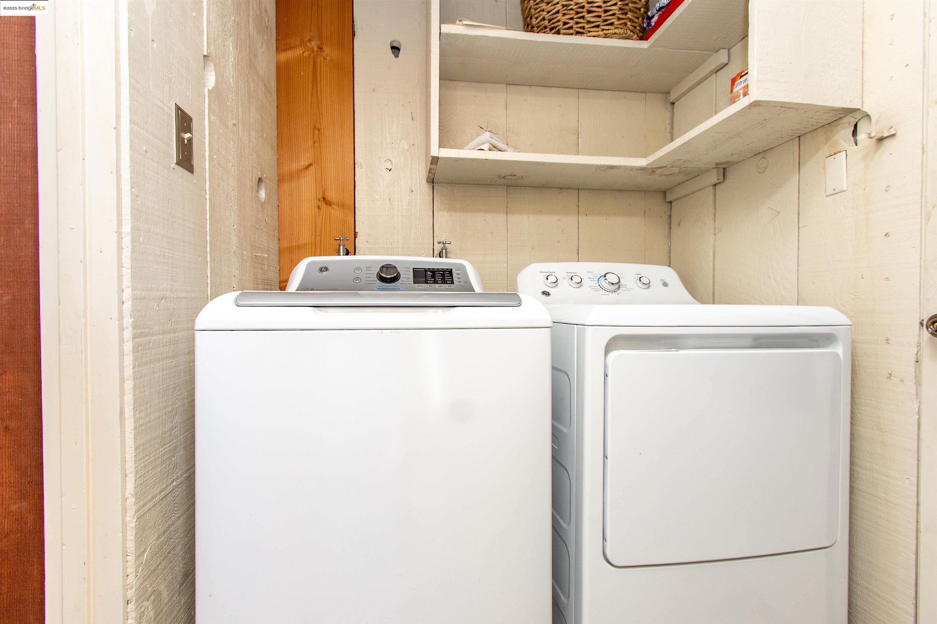 20737 Muheli Road Mi Wuk Village, CA 95346 - Photo 24 of 40 a utility room with dryer and washer