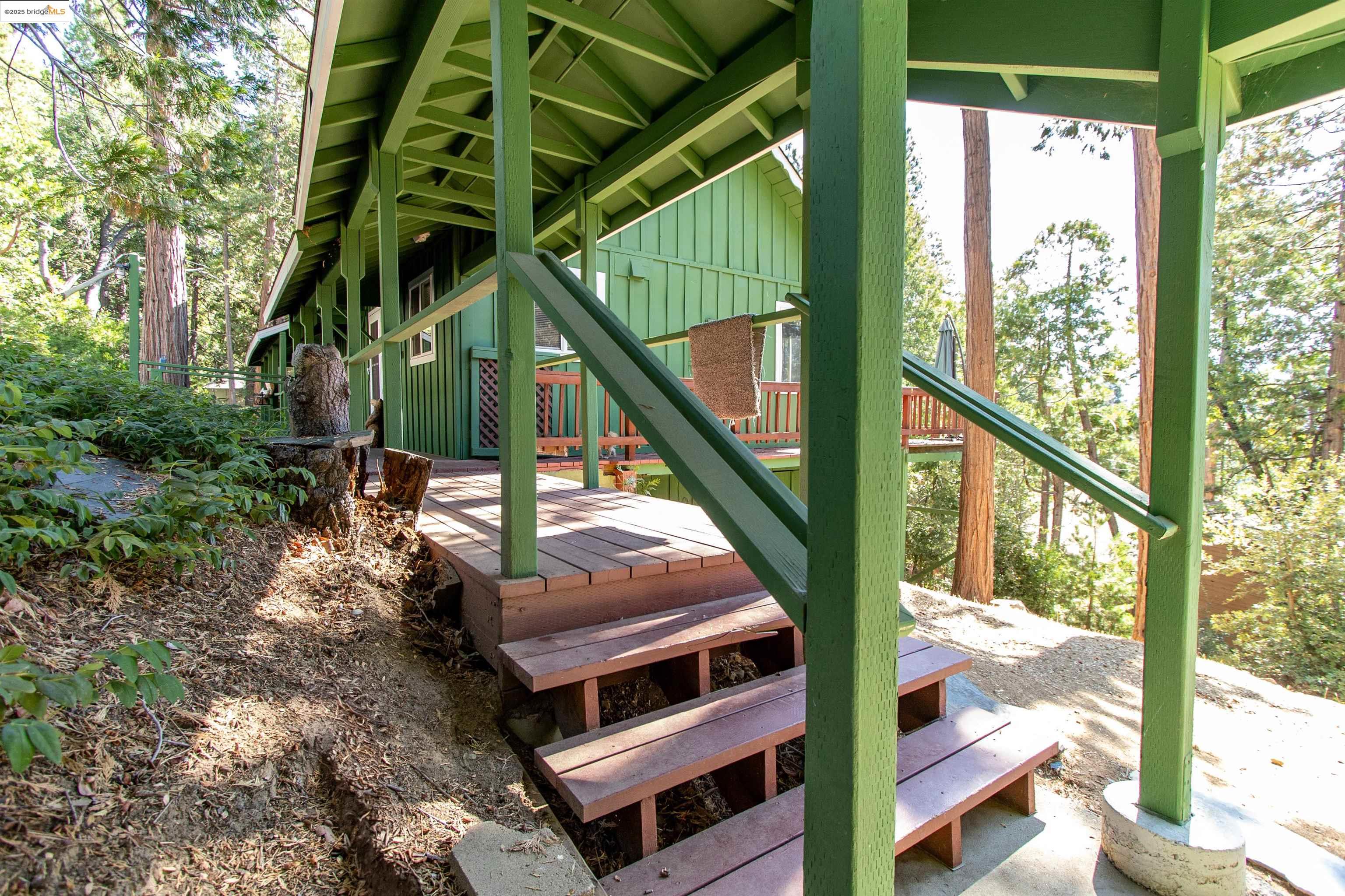 20737 Muheli Road Mi Wuk Village, CA 95346 - Photo 25 of 40 a view of balcony with wooden floor and fence
