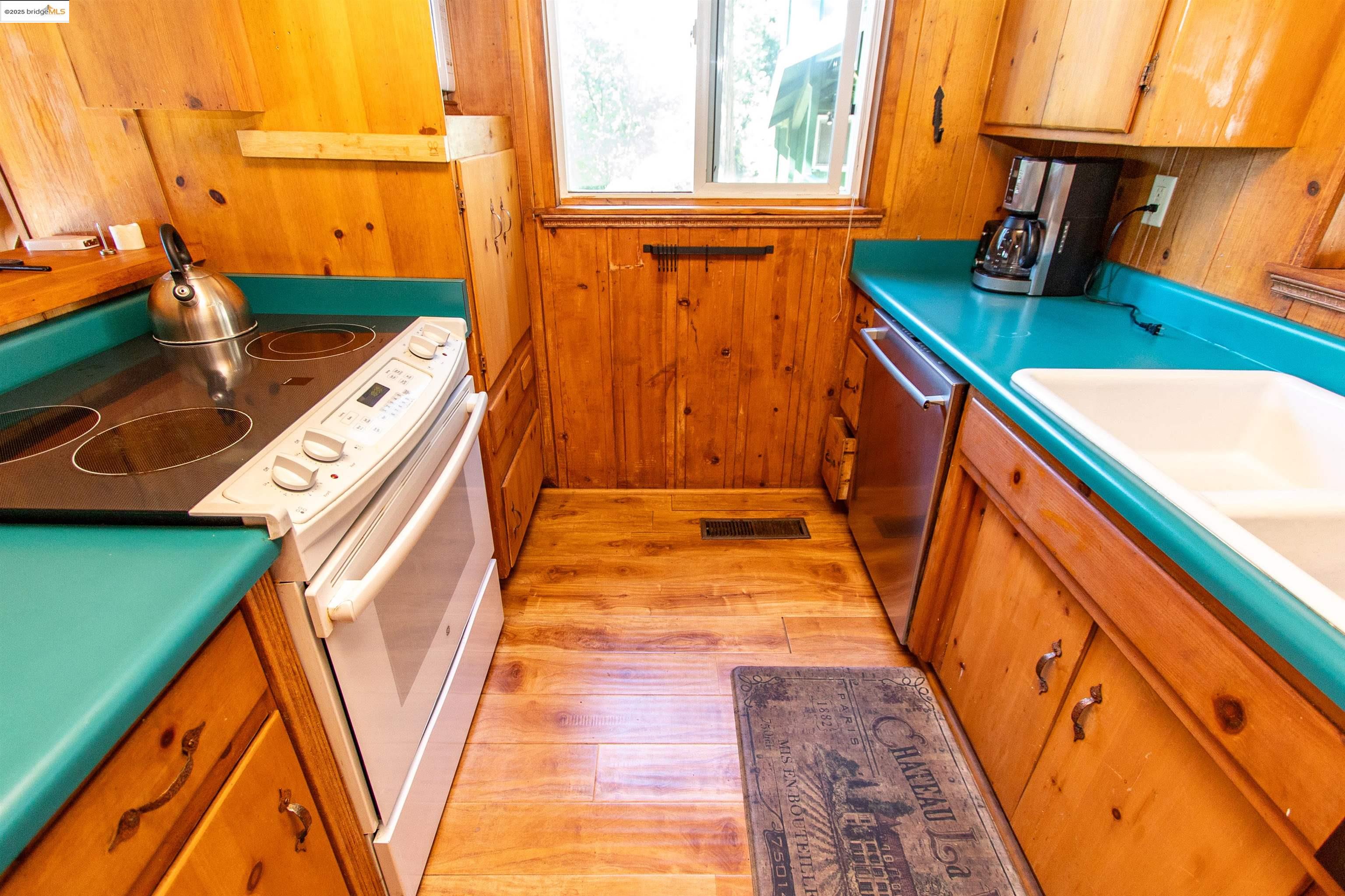 20737 Muheli Road Mi Wuk Village, CA 95346 - Photo 6 of 40 a view of an entryway