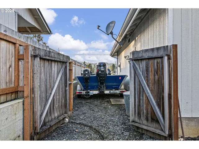 $399,000 | 1904 South 6th Street, Cottage Grove, OR 97424