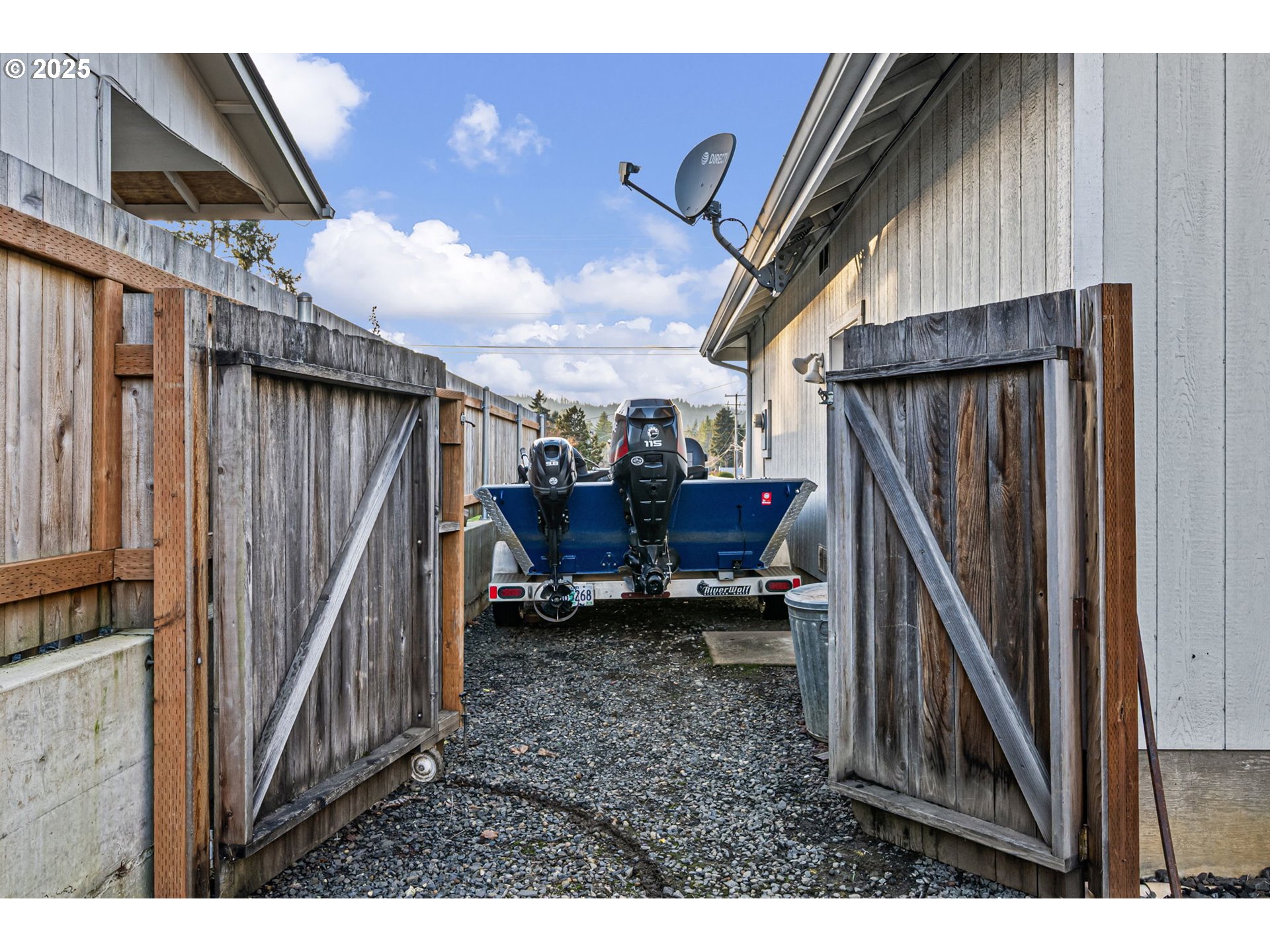 1904 South 6th Street Cottage Grove, OR 97424 - Photo 37 of 37 a view of a living room and entryway